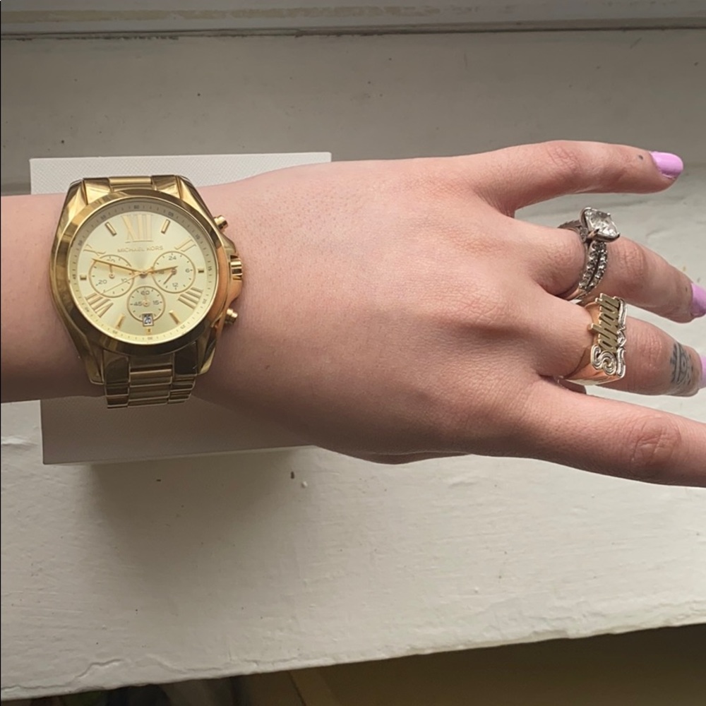 Gold Michael Kors watch ✨ Needs to be sold ASAP! SEND ME AN OFER! - Picture 5 of 11